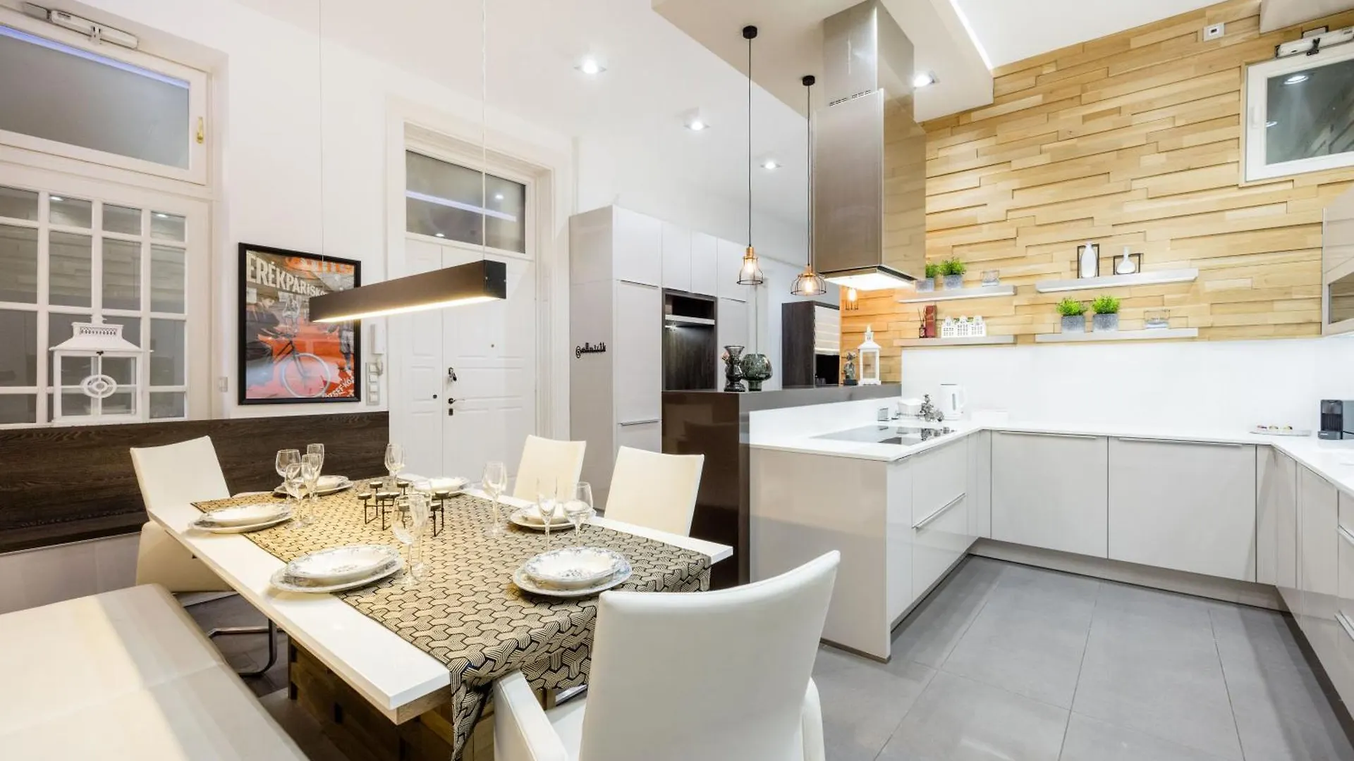 Spacious Designer Home With Premium Touches 부다페스트 아파트