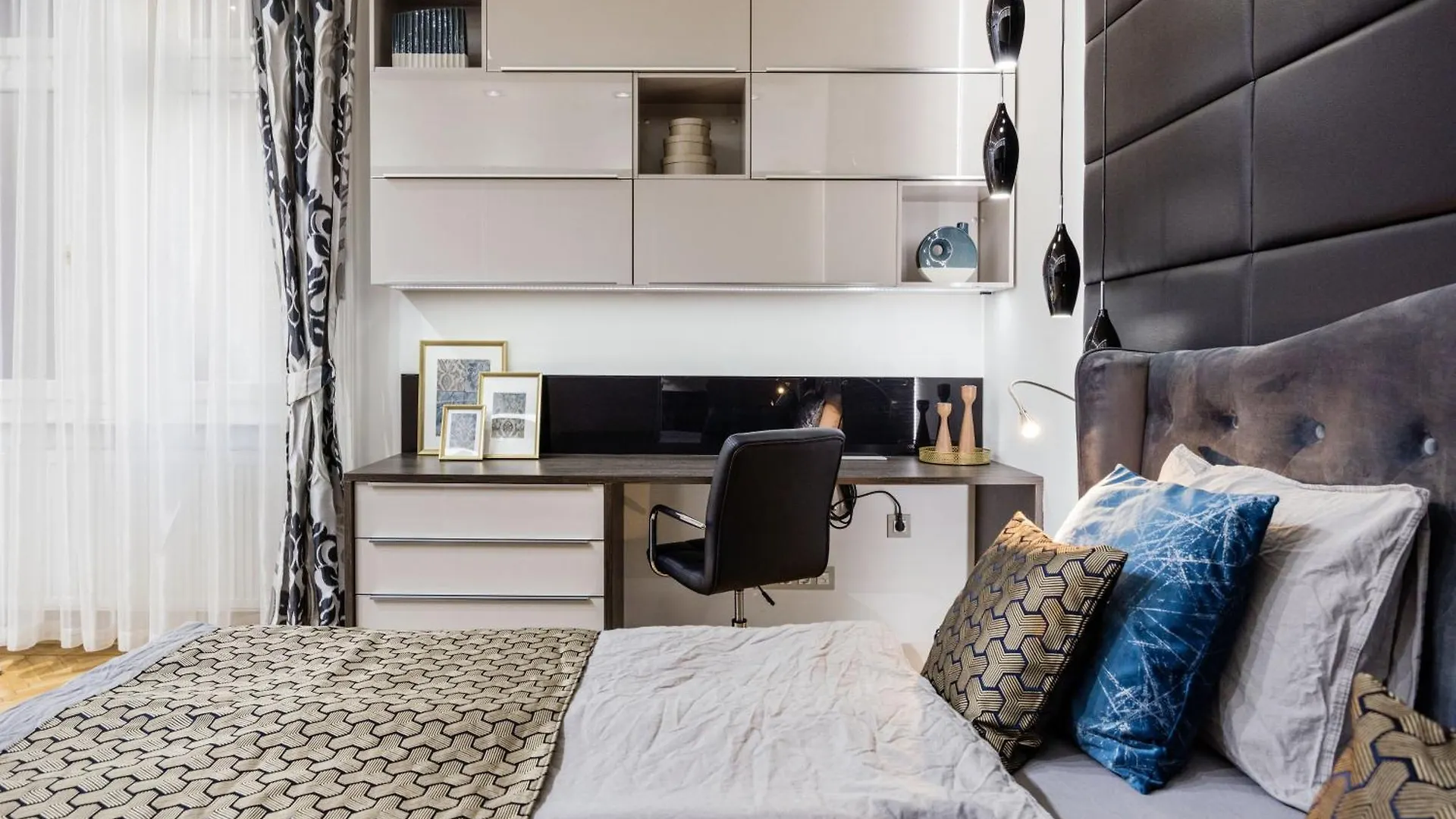 Spacious Designer Home With Premium Touches 부다페스트