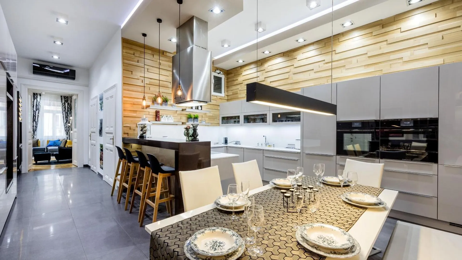 Spacious Designer Home With Premium Touches 부다페스트 아파트