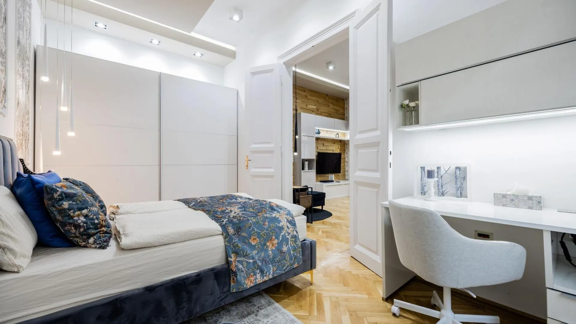 Spacious Designer Home With Premium Touches 부다페스트