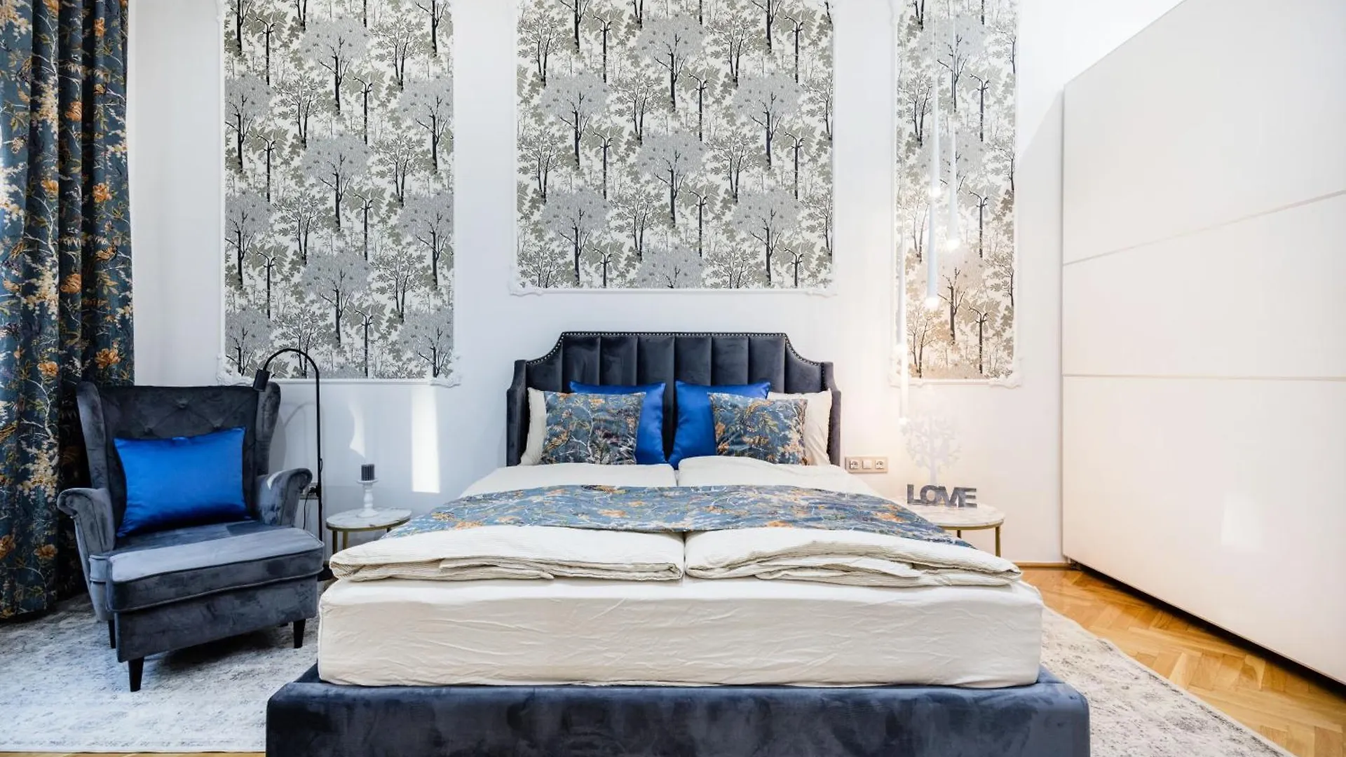 Spacious Designer Home With Premium Touches 부다페스트 0*,  헝가리